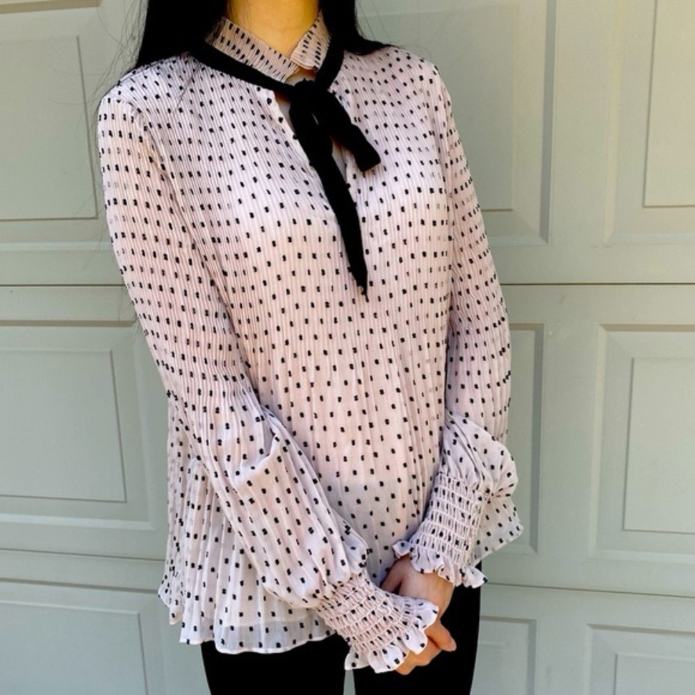 Max Studio Accordion Pleated Long Sleeve Top size Small - Picture 8 of 9